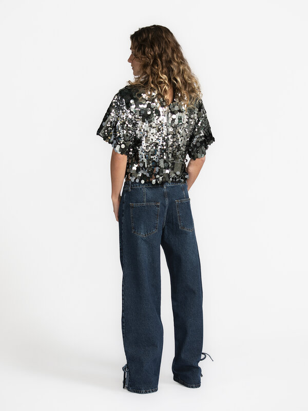 Selected Top met pailletten Tana 4. Speels en chic in één: de nonchalante snit van deze top contrasteert mooi met de pail...