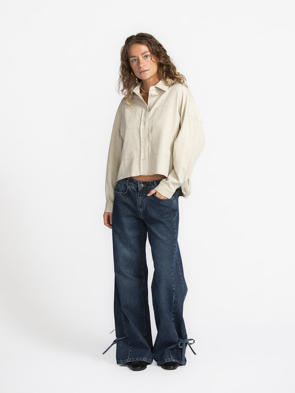 MBYM Blouse Courte Kaella Morenna 1. Du lin pour l'hiver! Cette blouse de couleur sable est le renouveau dont votre garde...