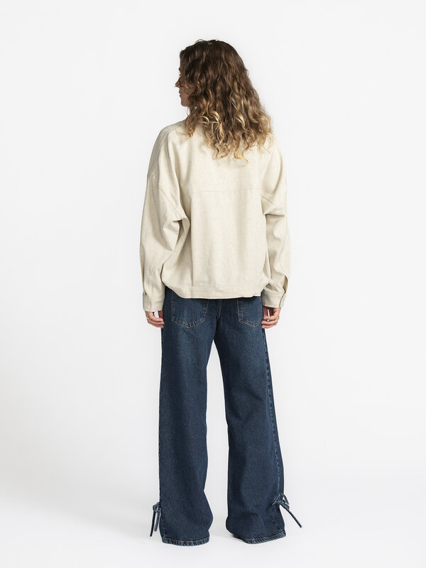 MBYM Blouse Courte Kaella Morenna 4. Du lin pour l'hiver! Cette blouse de couleur sable est le renouveau dont votre garde...