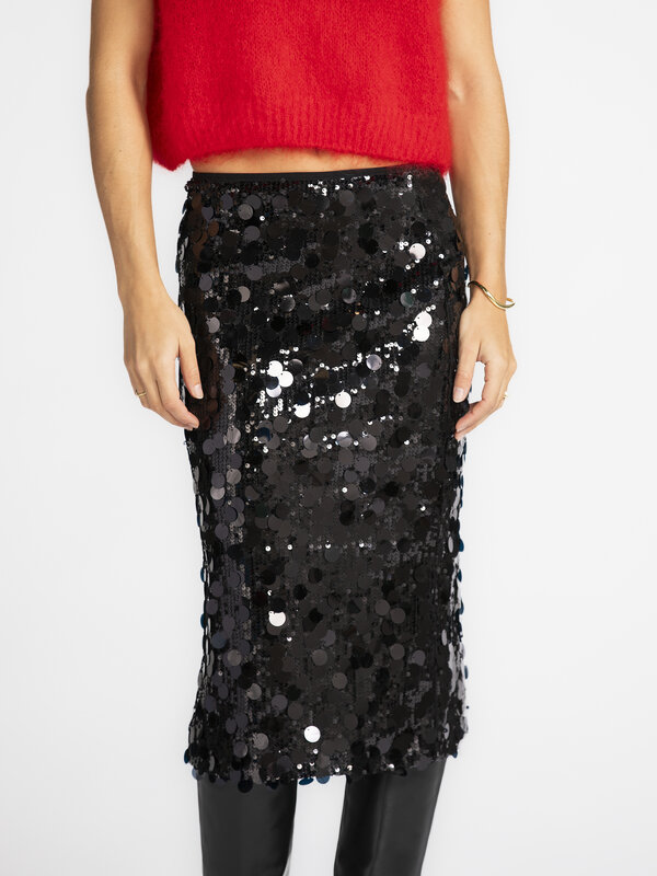 Le Marais Jupe à paillettes Nola 4. Code vestimentaire party chic? Cette jupe midi est le modèle idéal pour toutes les oc...