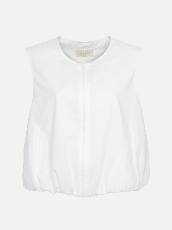 Les Soeurs Ballontop Liam 2. Yes to easy dressing! Deze witte ballontop is alles wat je zoekt voor de zomer. Door het los...