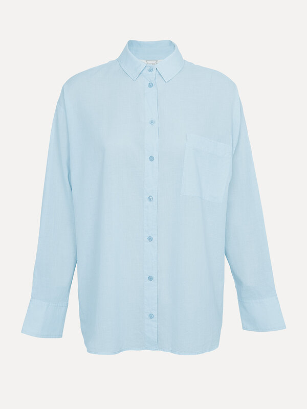 Les Soeurs Shirt Yara 2. The must-have blouse for your capsule wardrobe? This pastel blue one is guaranteed to steal your...