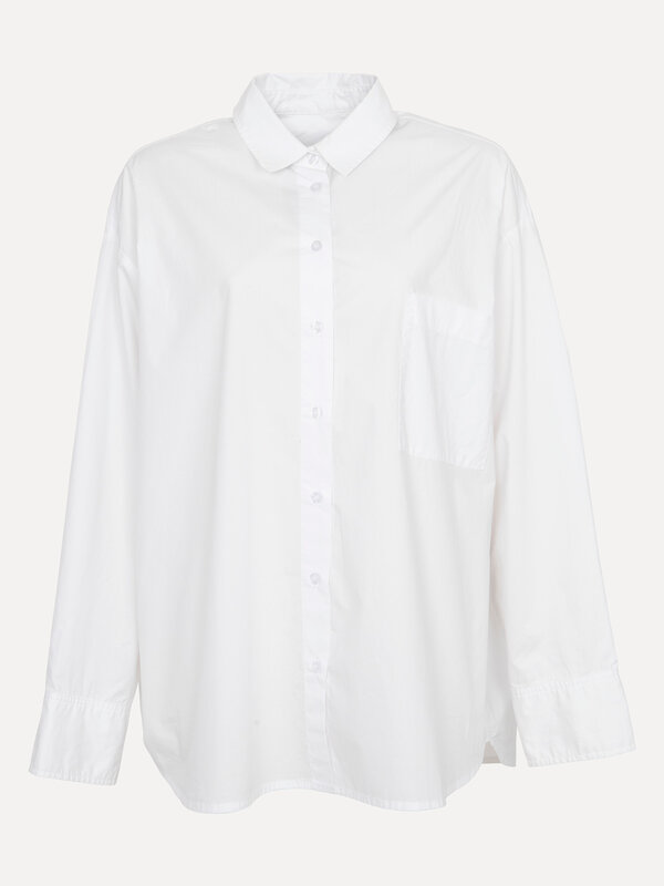Les Soeurs Hemd Yara 2. Liefhebbers van een minimalistisch design, hier word je blij van! Dit hemd is luchtig en valt net...