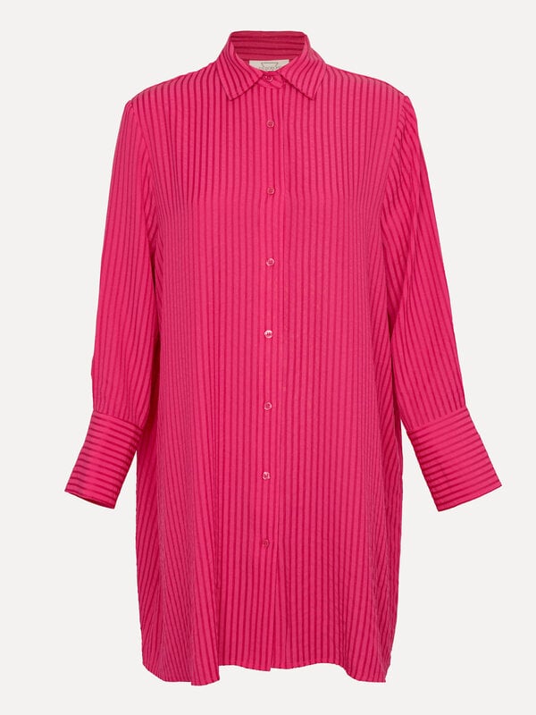 Les Soeurs Gestreepte jurk Blake 2. In je hoofd al op een zomers terrasje? Met deze roze overhemdjurk kom je in de stemmi...