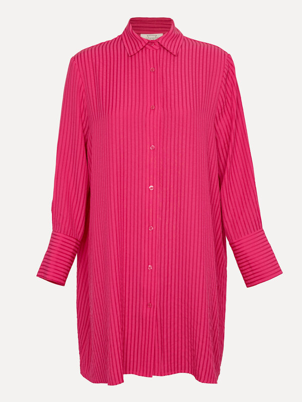 Les Soeurs Robe rayée Jake 2. Déjà en terrasse dans votre tête? Cette robe-chemise rose donne le ton. Le tissu fluide fla...