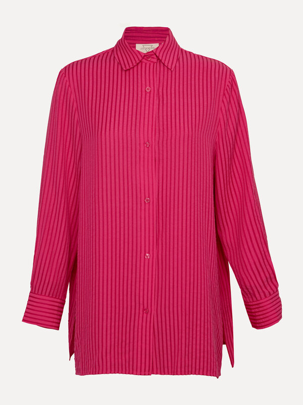 Les Soeurs Gestreept hemd Daniel 2. Genoeg grijze dagen gezien? Dan is dit roze gestreepte hemd een verademing. Ruime fit...