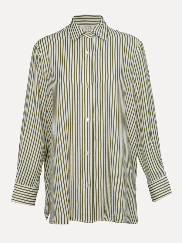 Les Soeurs Striped shirt Daniel 2. Not in the mood for heavy fabrics or eye-catching prints? This green and white striped...
