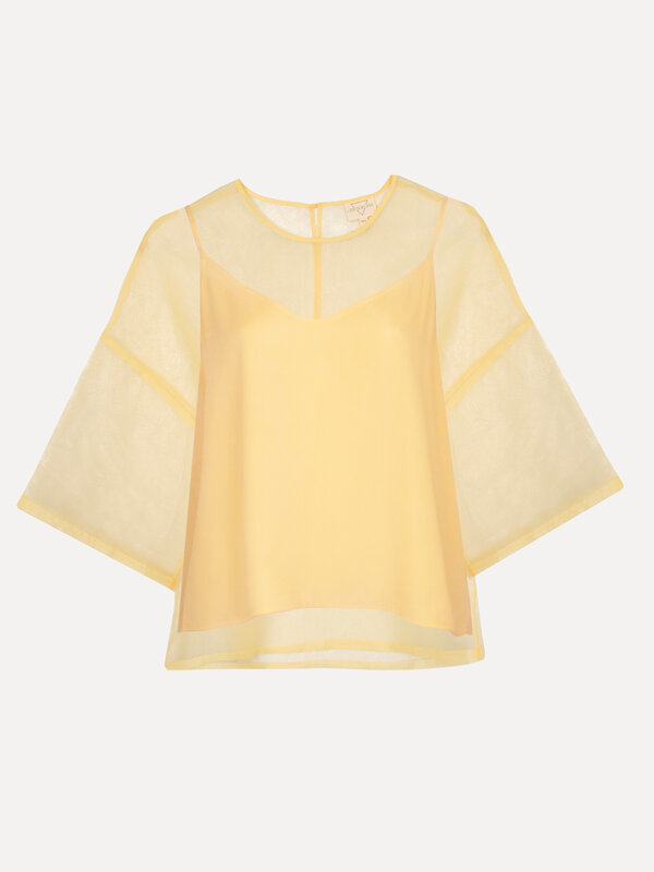 Les Soeurs Organza top Antonio 2. Sheer delight: de botergele tint van deze organzatop voelt als een vitamineboost voor j...