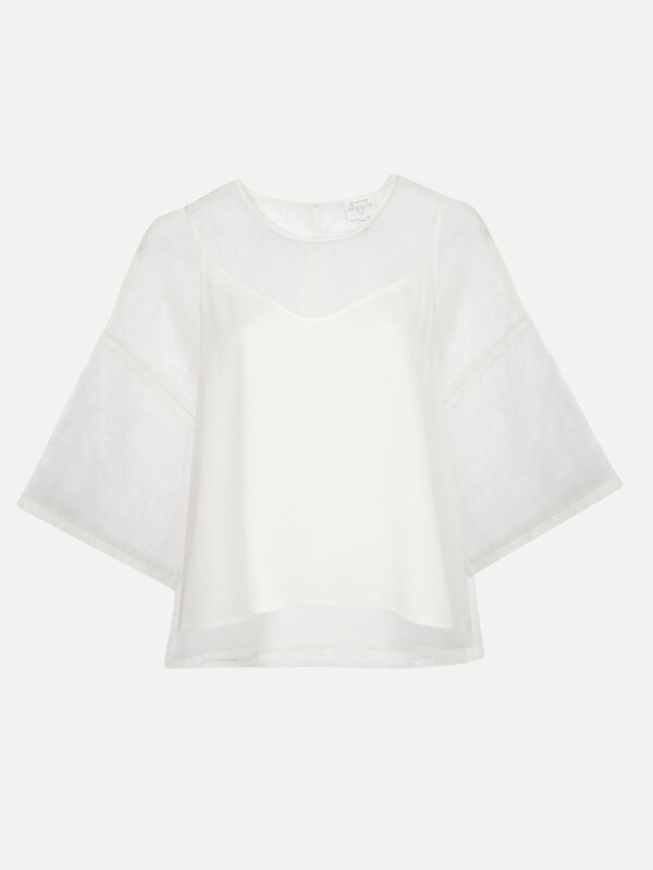 Les Soeurs Organza top Antonio 2. White, but make it spicy! Vergeet die brave witte blouse, want deze top brengt luchtigh...