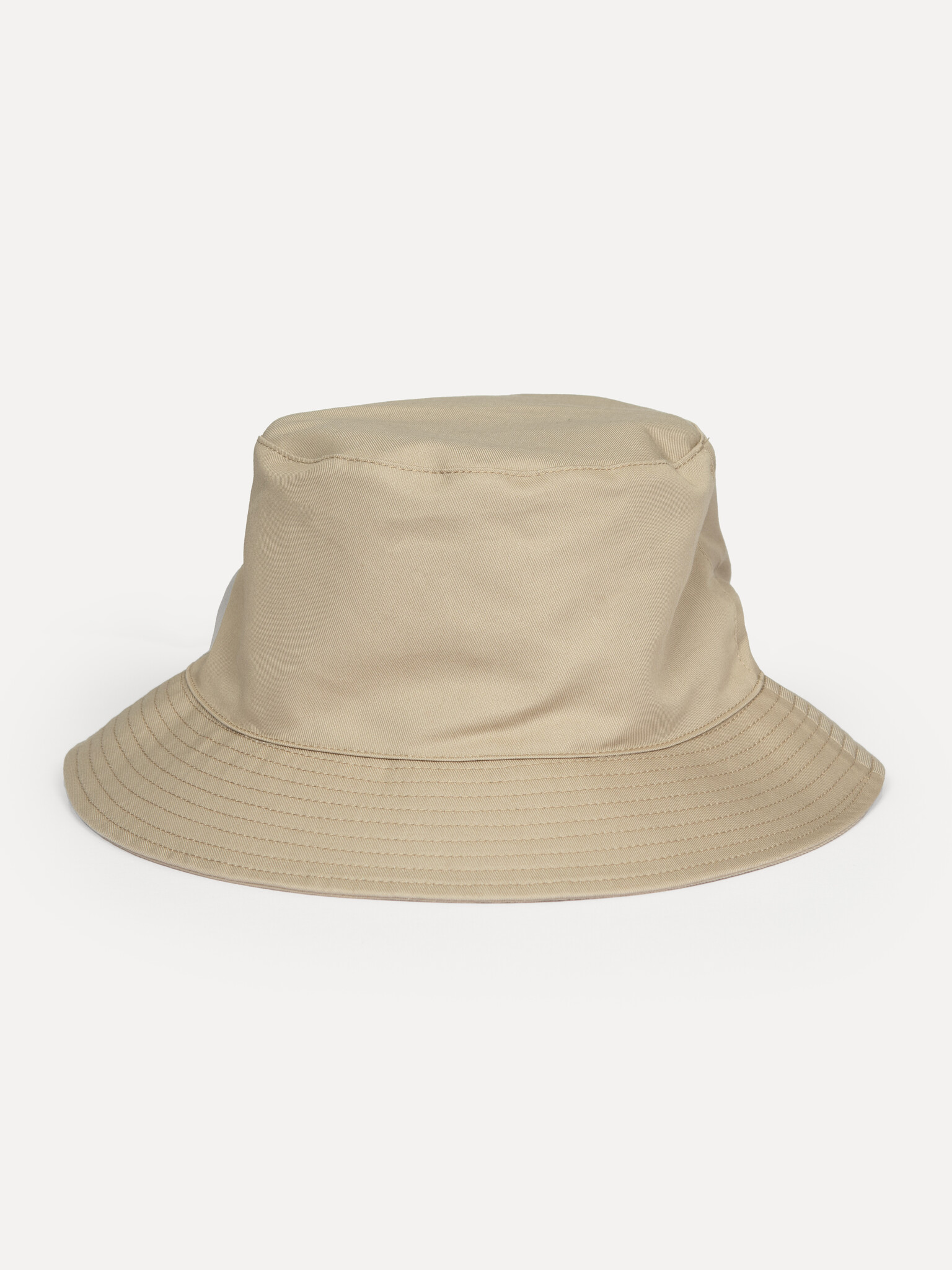 Les Soeurs Trench Bucket Hat Ashley 2. Nog geen bucket hat in je kast? Deze trenchversie mixt casual en chic in één handi...