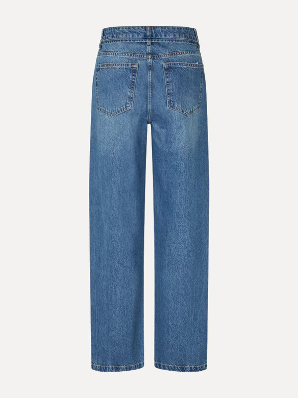 MBYM Belted jeans Caria 6. One pair of jeans, endless styling options: this straight-fit denim gets a playful upgrade wit...