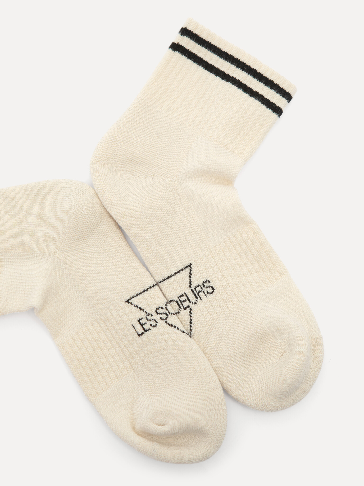 Les Soeurs Chaussettes Ruby 2. En plus de la version ultra-sportive noir et blanc, voici une élégante déclinaison beige. ...
