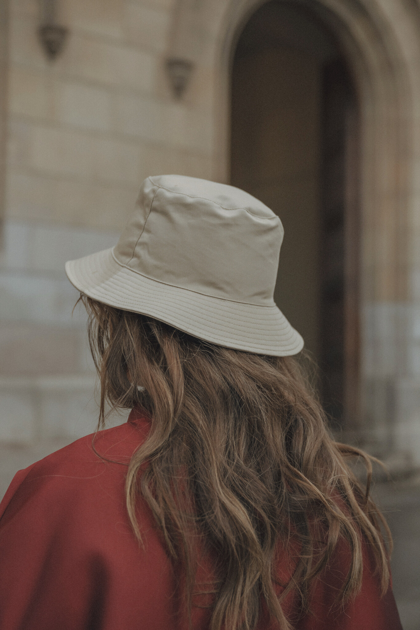 Les Soeurs Trench Bucket Hat Ashley 1. Nog geen bucket hat in je kast? Deze trenchversie mixt casual en chic in één handi...