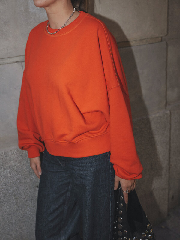 Les Soeurs Sweat Emma 1. No more boring basics! Avec ce pull rouge vif, vous optez pour un effet immédiat. Une coupe ampl...