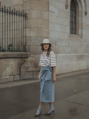 Rok Naomi. Druk weekend? Geen probleem: deze denimrok is gemaakt voor spontane plannen en snelle beslissingen. De zachte ...