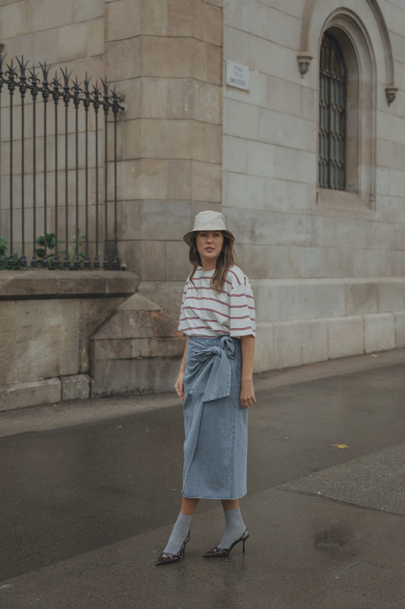 Les Soeurs Jupe denim avec nœud Naomi 5. Week-end chargé? Pas de problème: cette jupe denim est faite pour les plans spon...