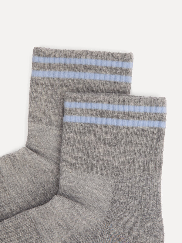 Les Soeurs Socks Ruby 2. Subtle details, maximum comfort! These light grey sports socks with a baby blue accent add just ...