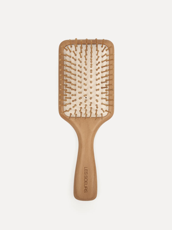 Les Soeurs Grote haarborstel 1. De droom van elke haircare lover! Deze paddle brush ontwart zonder statisch effect en maa...