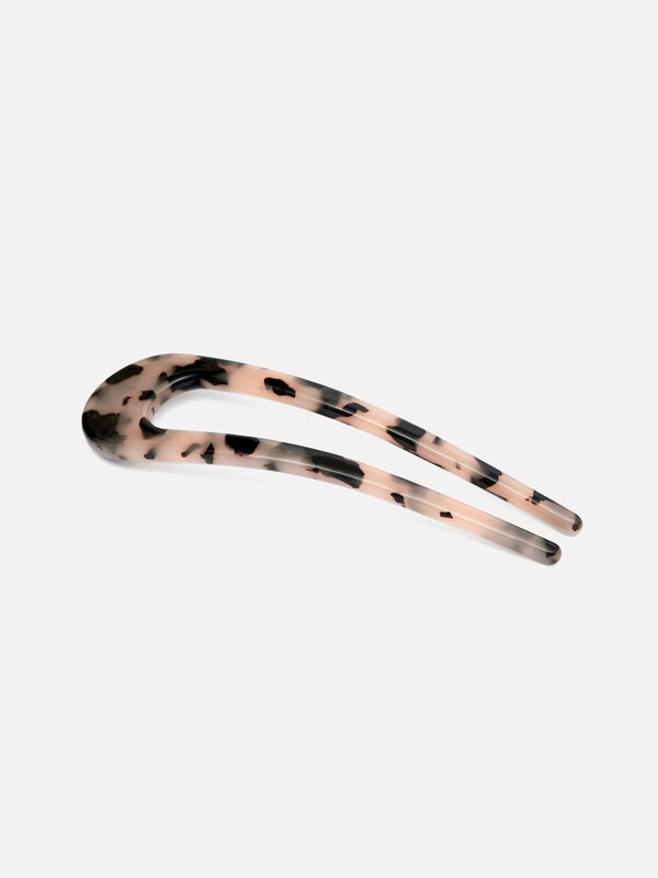 Les Soeurs Épingle à cheveux résine 1. Pin it & go! Cette épingle à cheveux à l'imprimé tortue glisse sans effort dans vo...