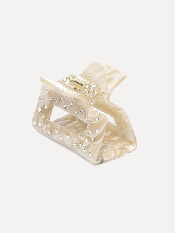 Les Soeurs Pince à cheveux en résine rectangle strass 2. Une épingle à cheveux qui est aussi un bijou? Grâce à sa brillan...