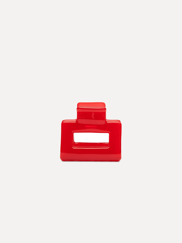 Les Soeurs Resin hair clip rectangle 1. Ready, set, red! Combining functionality with boldness, this bright red glossy ha...