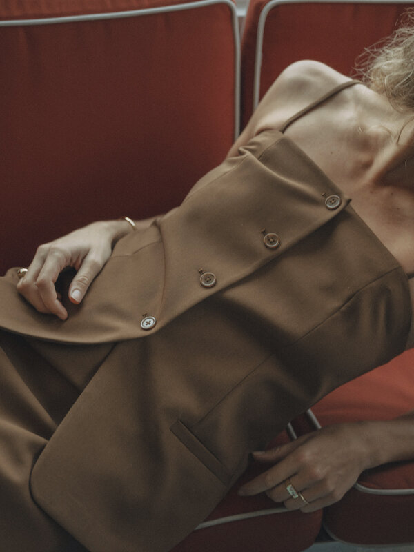 Les Soeurs Bustiertop Amber 3. Blazer meets bustier! Deze top vertaalt het beste van de tijdloze blazer – knopen, zakken ...