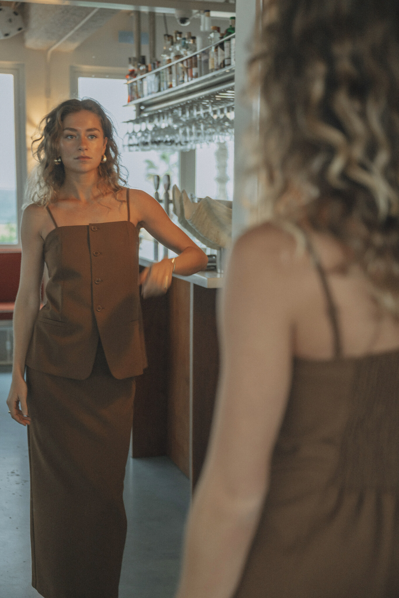 Les Soeurs Kokerrok Angelina 2. Deze kokerrok in tobacco brown is wat je kledingkast nodig heeft. De snit en hoge taille ...