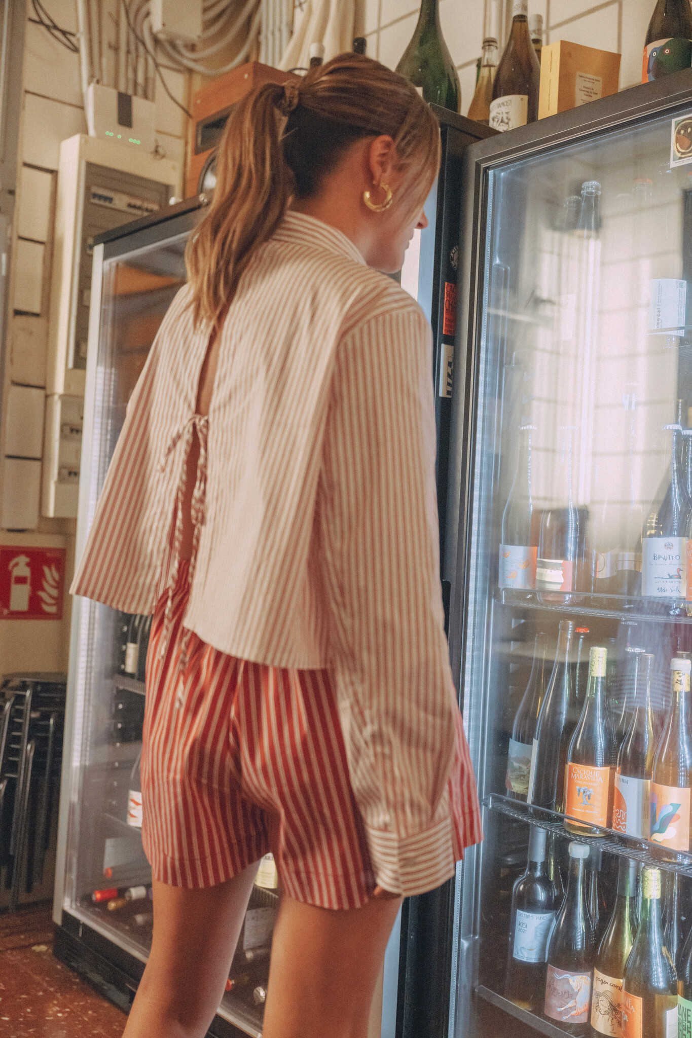 Les Soeurs Gestreepte short Lucy 1. Deze comfy short met rode streepjesprint is dé manier om warme dagen te trotseren. Da...