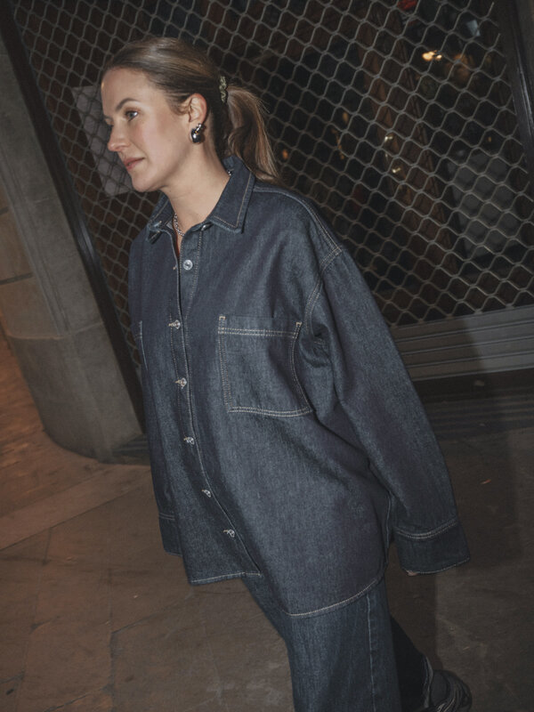 Les Soeurs Denimshirt Steven 7. Fan van denim, maar niet van voorspelbaar? Check. Dit kwalitatieve shirt combineert de co...
