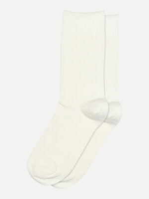 Chaussettes Siv. Not your average whites! Parfois, il ne faut pas de pièce d'apparat, mais un basique solide. Ces chausse...