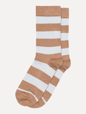 Chaussettes Signe. Cappuccino & sky vibes! La combinaison du caramel chaud et du bleu clair rend ces chaussettes plus spé...