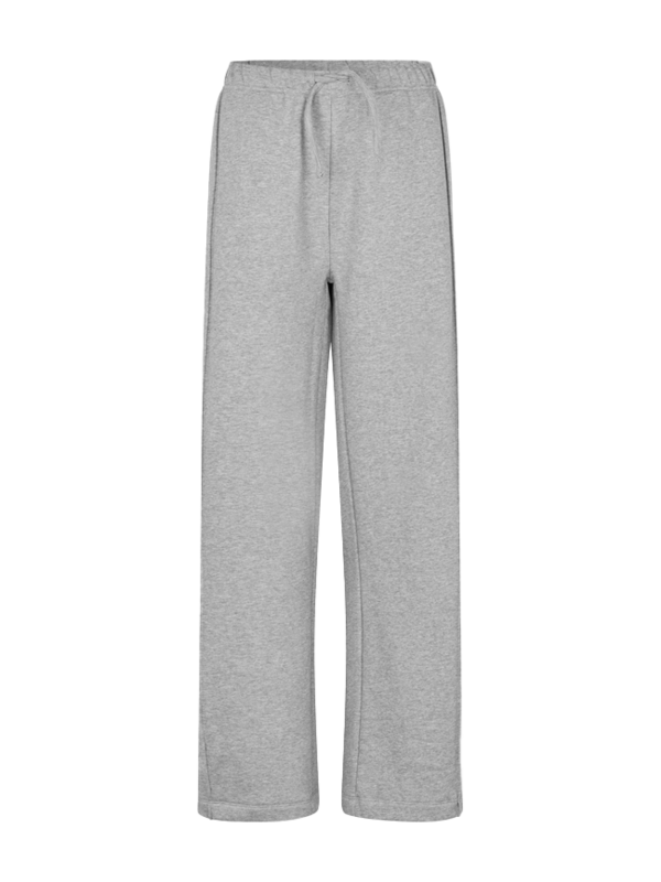 MBYM Broek Pica Tarrant 3. Comfort calling! Deze joggingbroek is gemaakt voor alle loungemomenten in je leven. Geen knell...
