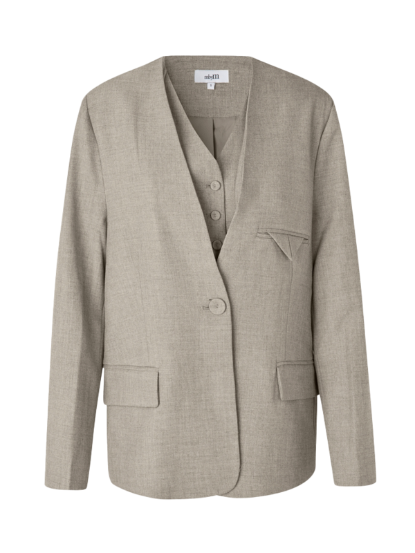 MBYM Blazer Reelia Wan 2. Better in beige! This blazer understands office life and keeps the balance between laid-back an...