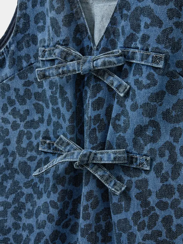 Sofie Schnoor Robe en jean Ingrid 6. Wild meets mild! Cette robe courte en jean réunit la sauvagerie et la douceur en une...