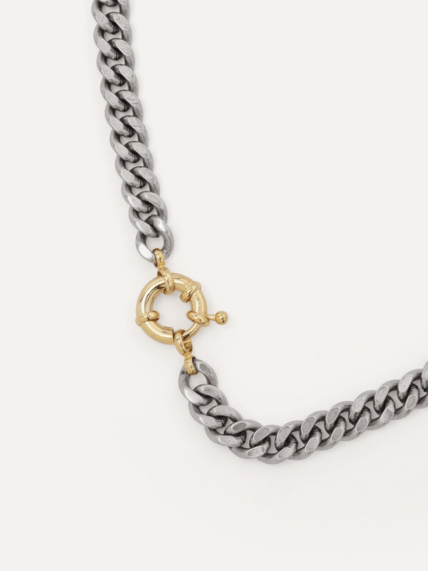 Les Soeurs Ketting Rana Big Closure 3. Chain game strong! Deze chunky ketting heeft het allemaal: stoere matte schakels i...