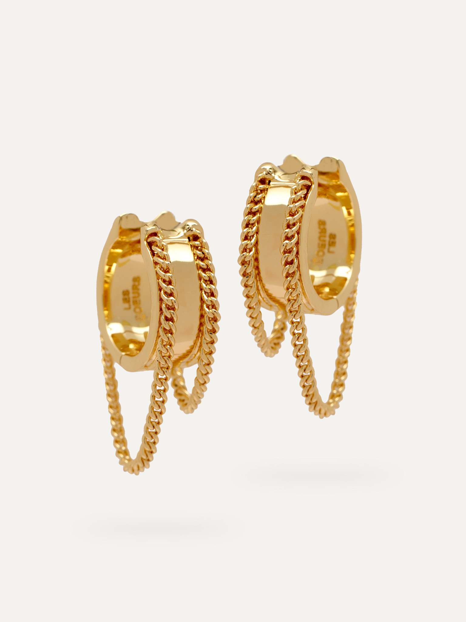 Les Soeurs Set de boucles d'oreilles Fara Chain 1. All that glitters is gold! Ces boucles d'oreilles légères avec des cha...