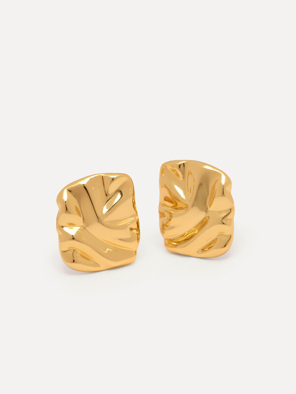 Les Soeurs Earrings set Fara Folded 1. Gold never gets old! These extraordinary ear studs with organic folds look like a ...