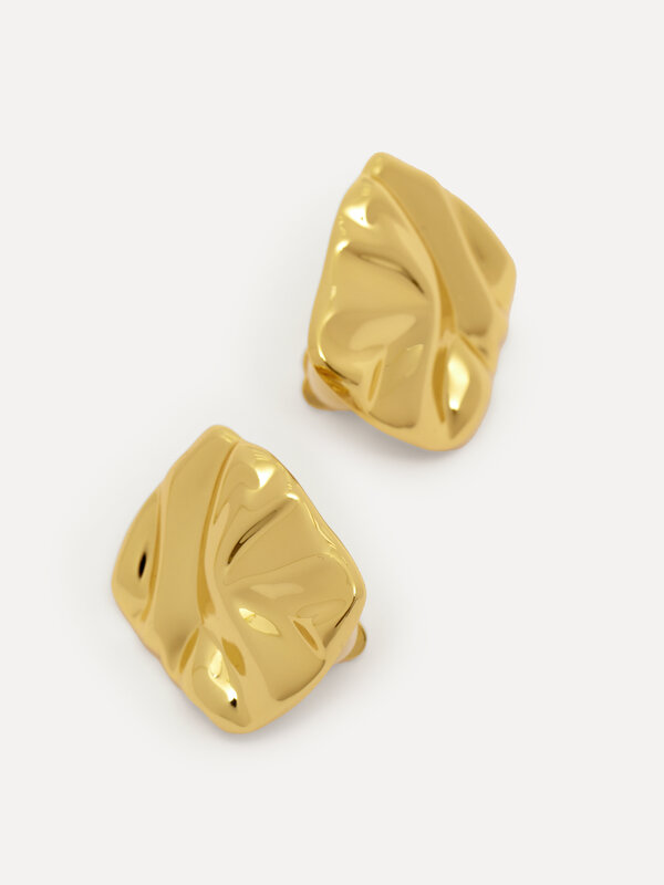 Les Soeurs Earrings set Fara Folded 4. Gold never gets old! These extraordinary ear studs with organic folds look like a ...
