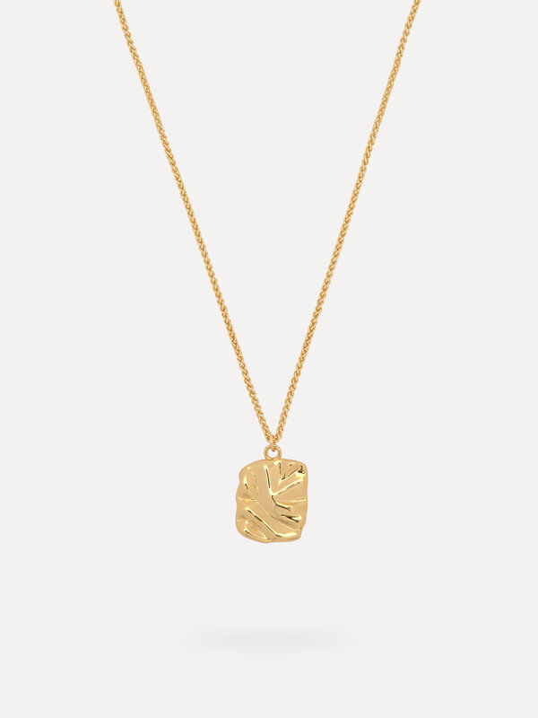 Les Soeurs Necklace Rana Folded 3. Crush it every day! A necklace with character that goes with a simple t-shirt as well ...