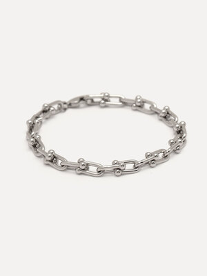 Armband Mara Horseshoe. Lucky charm alert! Hou je van betekenisvolle sieraden? Deze zilveren horseshoe-armband maakt je l...