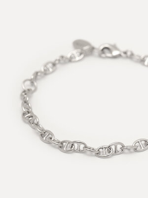 Bracelet Mara Link. Link up! This durable bracelet with traditional link pattern is made to last. The strong clasp ensure...