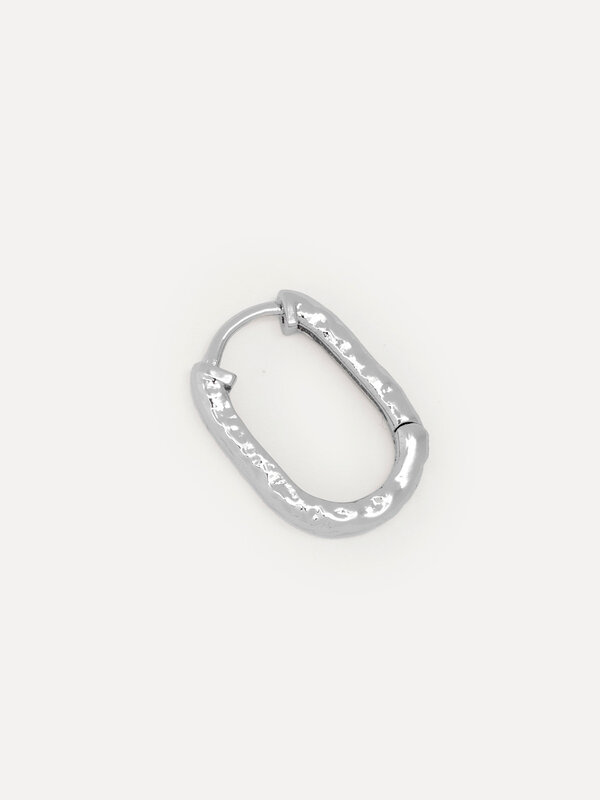 Les Soeurs Oorbel Jay Hammered 1. Hooked on silver! Deze opvallende oorbel brengt stoer en verfijnd moeiteloos samen. De ...
