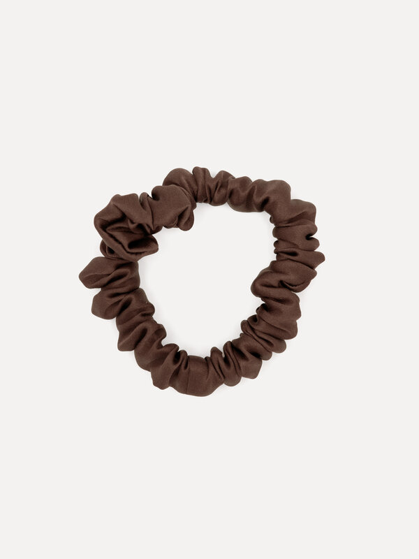 Les Soeurs Silk scrunchie 1. Night shift! This little brown scrunchie knows the secret to beautiful hair and runs overtim...