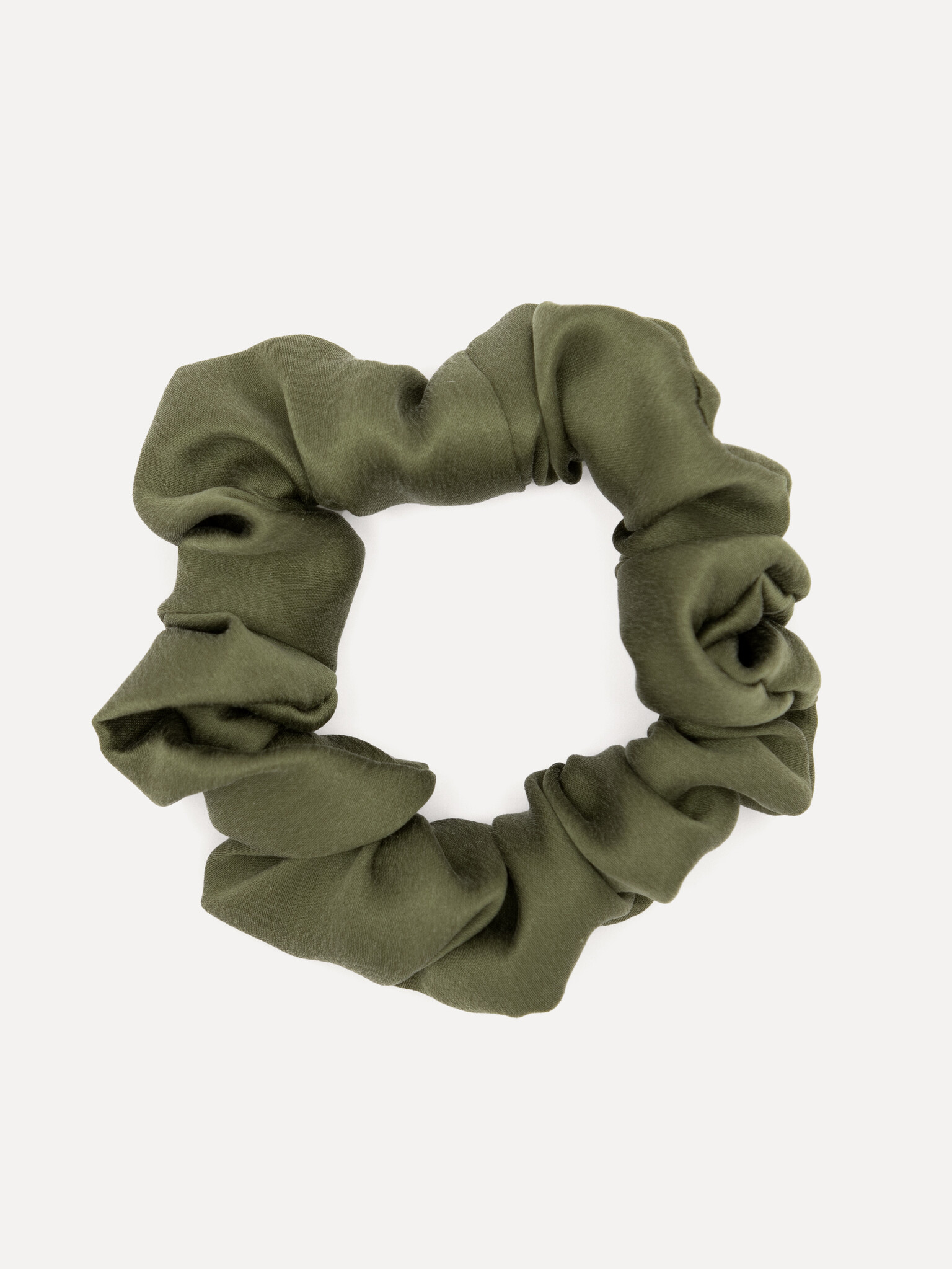 Les Soeurs Zijden scrunchie 2. For our hair care queens: de perfecte scrunchie bestaat! Het natuurlijke zijde van dit kha...