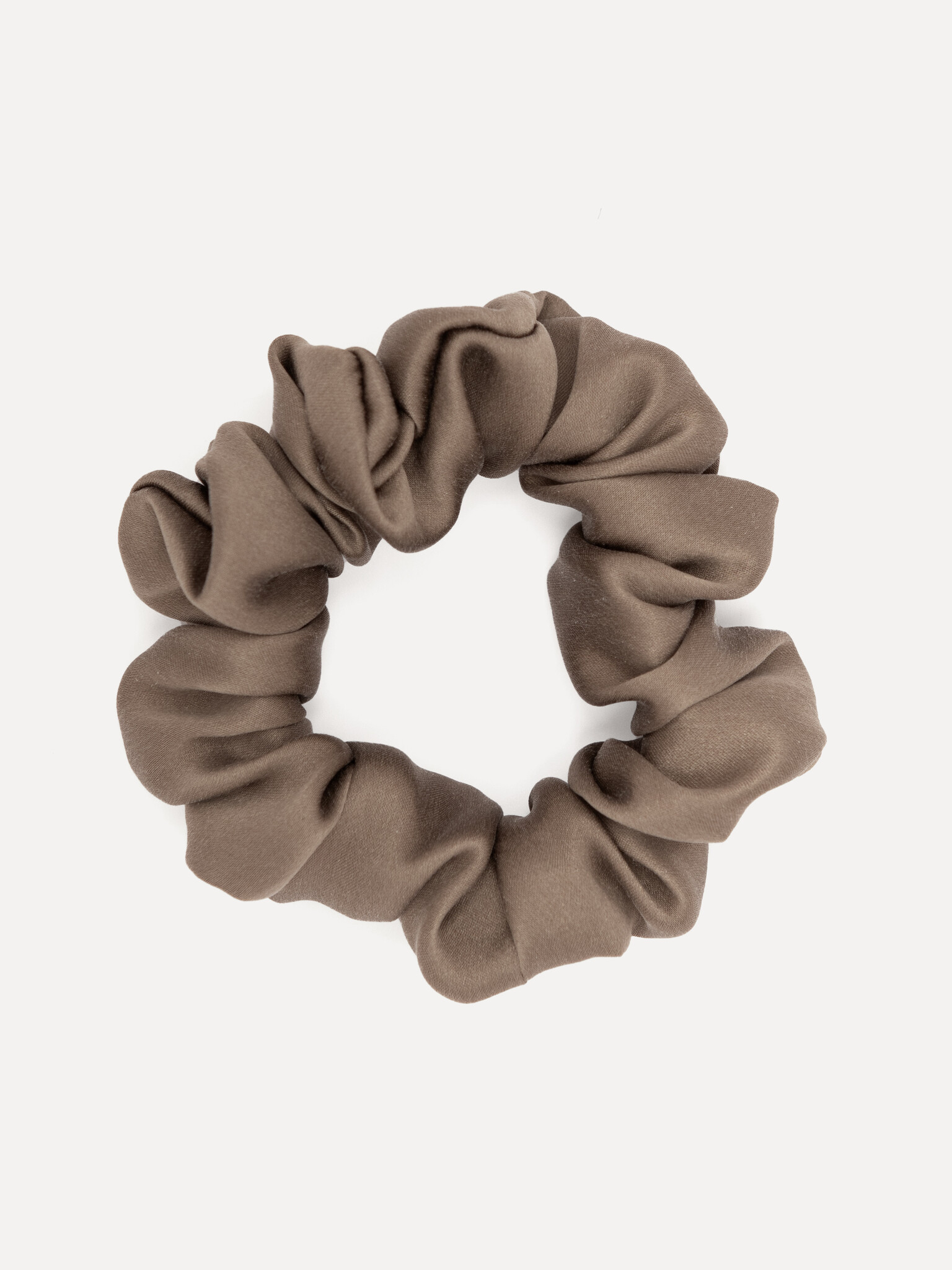 Les Soeurs Zijden scrunchie 1. Silk dreams! Een zachte scrunchie van pure zijde, geschikt voor elk haartype. Het gladde o...