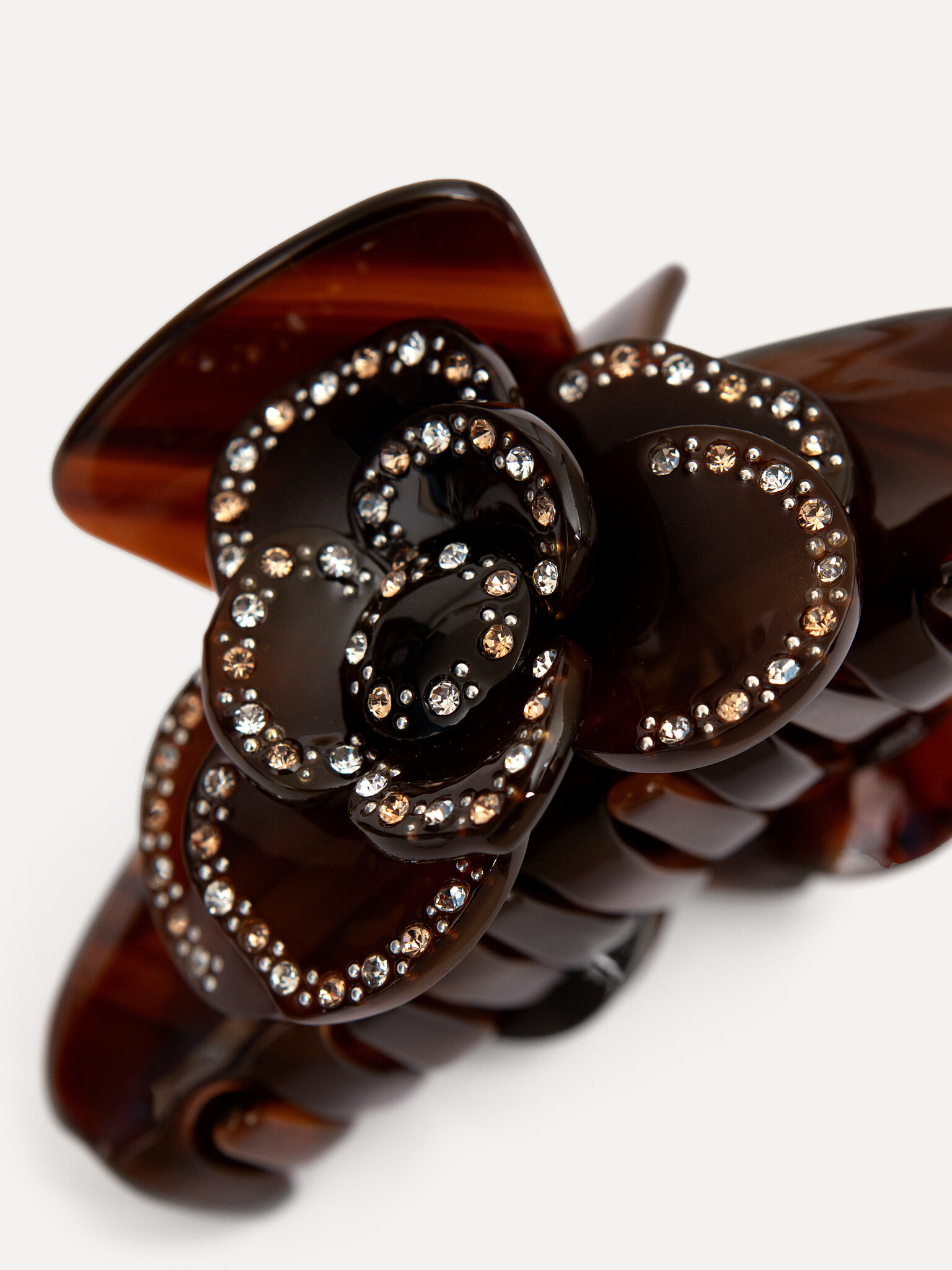 Les Soeurs Resin hair clip Flower 3. Not in the mood for an elastic or boring clip? This flamboyant hairpin with strass t...