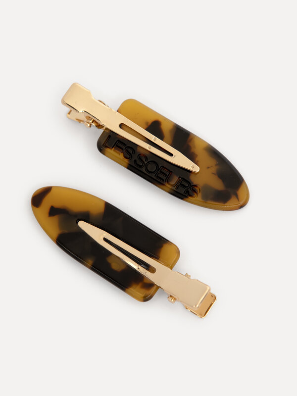 Les Soeurs Resin clips GRWM 1. Ready, set, glam: these Les Soeurs clips in tortoise make your beauty routine easier and c...