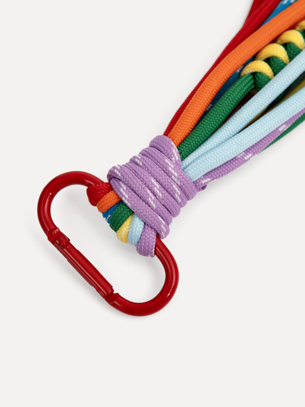 Les Soeurs Bijou de sac 3. Ready for some color therapy? Ce bijou de sac transforme même le sac le plus minimaliste en un...