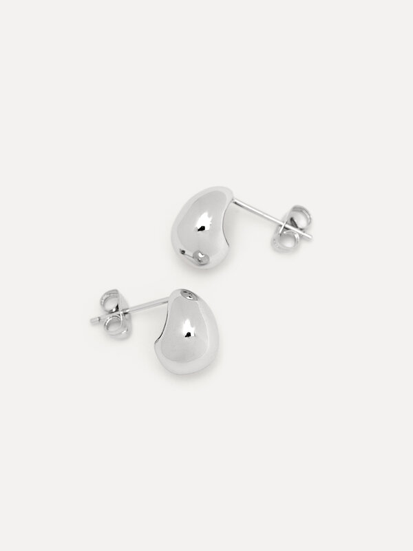 Les Soeurs Earrings set Cara Drop 1. Drop dead gorgeous! These sophisticated ear studs with their asymmetrical drop shape...