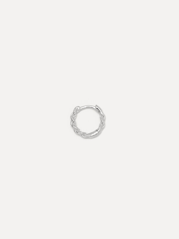 Les Soeurs Oorbel Jeanne Rope 2. Twist it up! Deze elegante oorbel voegt meteen wat pit toe aan je dagelijkse look. Het l...